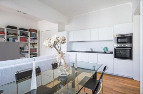 Bright and spacious apartment with Garden and Balcony by Easylife